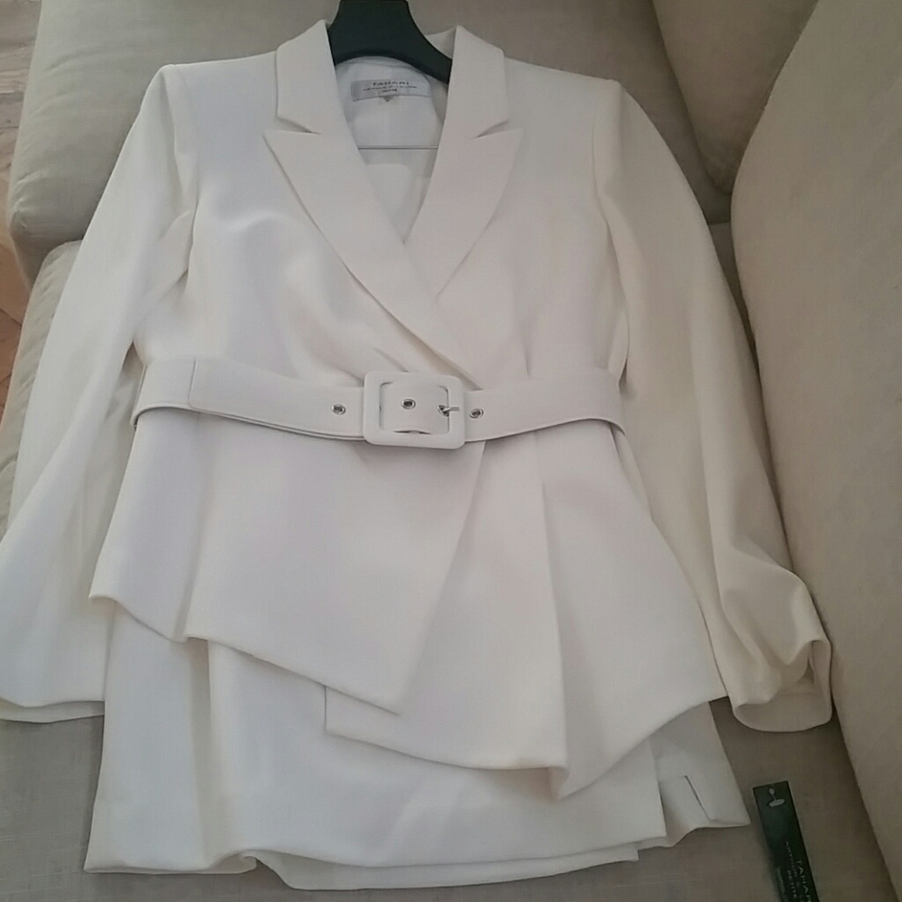 Tahari ASL suit
